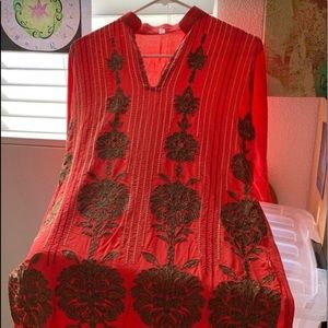 ⭐️Coral In bordered in gold and red long Kurti⭐️